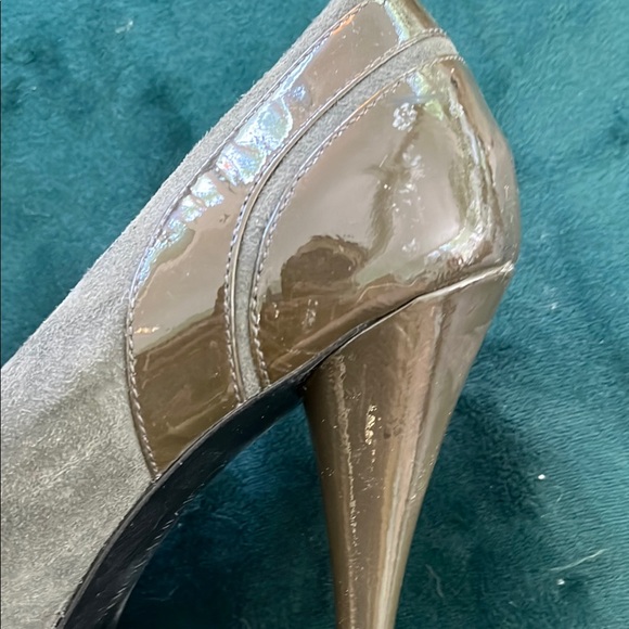 Calvin Klein Gray Heels Suede and Patent Leather Crisscross Design Size 7.5 - Picture 8 of 9